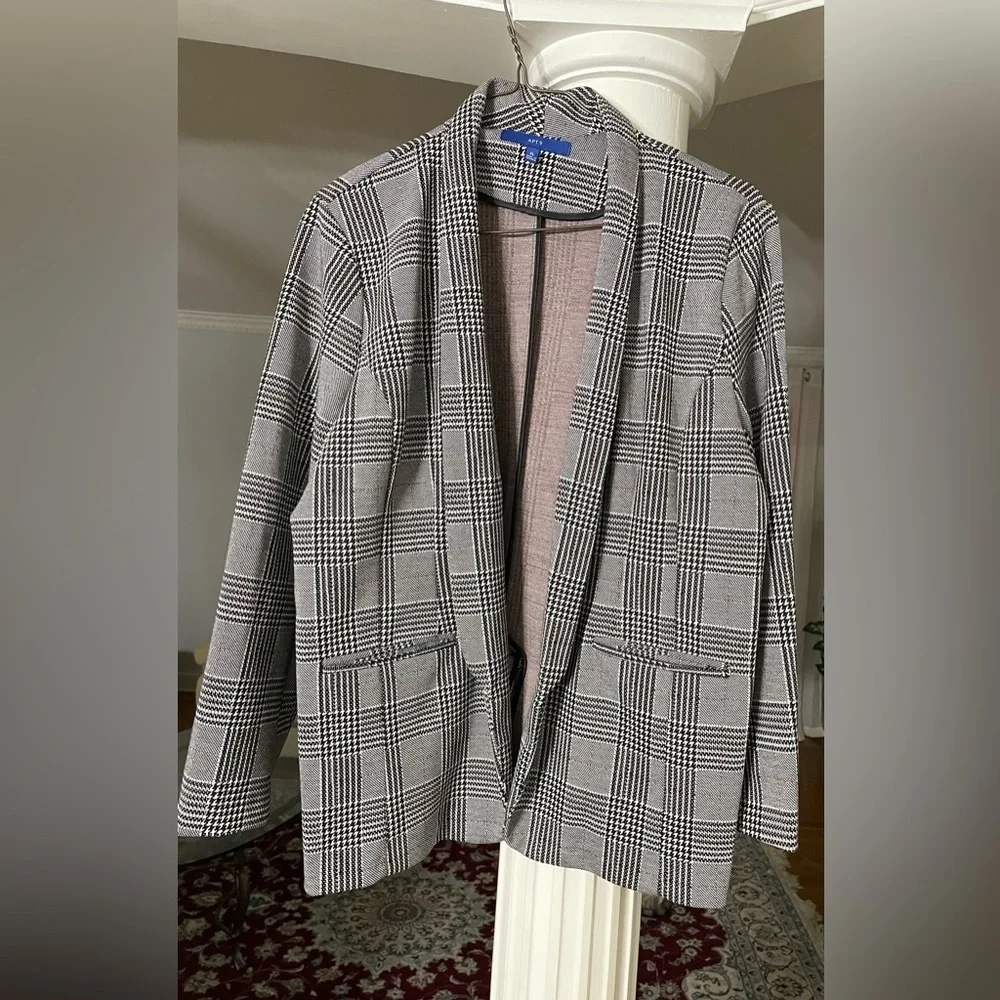 Apt 9 women’s size XL black and white plaid, open front knit jacket/ blazer